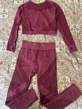 Women High-Waist Ribbed Leggings & Long Sleeve Crop Set - Burgundy Large